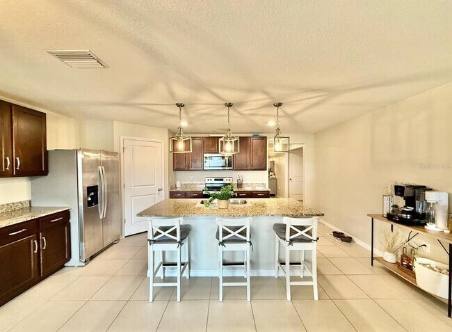 Building Photo - 1026 Golden Shiner Ave