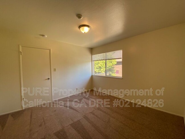 Building Photo - 713-3 Cherry Street