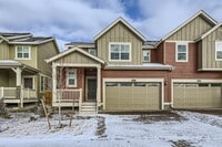 Building Photo - 637 Thistle Pl