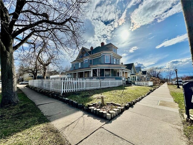 Building Photo - 1464 W Minnehaha Ave