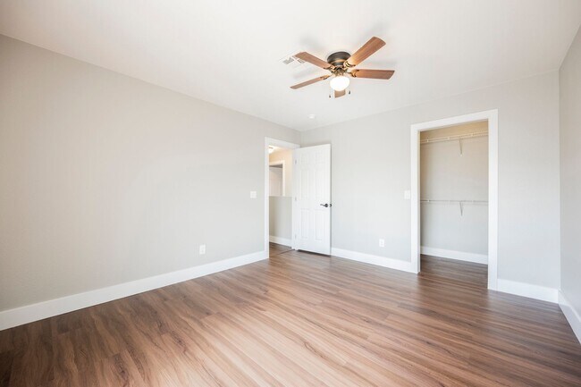 Building Photo - Fully Remodeled 3-Bedroom Townhome
