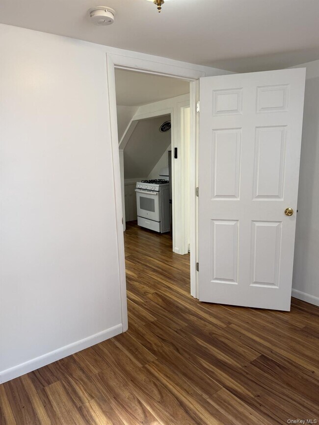 Building Photo - 13 Cedarwood Dr