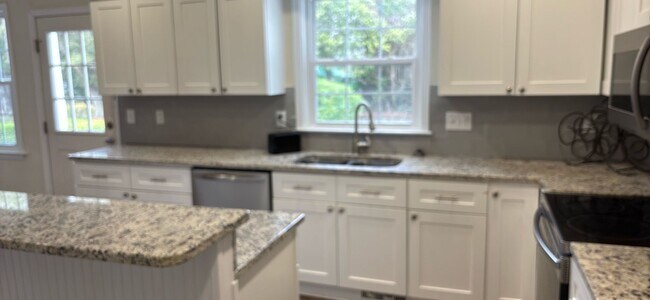 Building Photo - Nice 4 bedroom/5.5 bath home on N. Ocean Boulevard