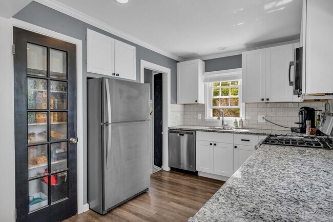 Building Photo - 3711 Normandy Rd