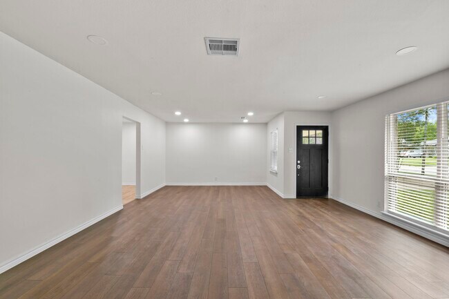 Building Photo - 5011 Redstart St