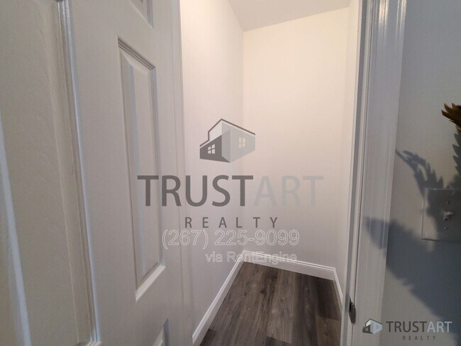 Building Photo - 4732 Longshore Ave