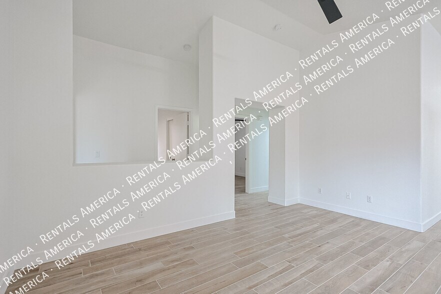 Building Photo - 3043 W Abraham Ln