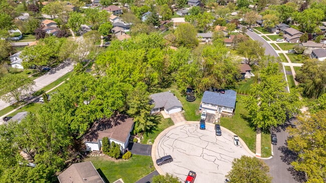 Building Photo - 24W500 Seabrook Ct