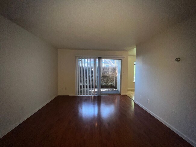 Building Photo - 1137 Oakmont Dr