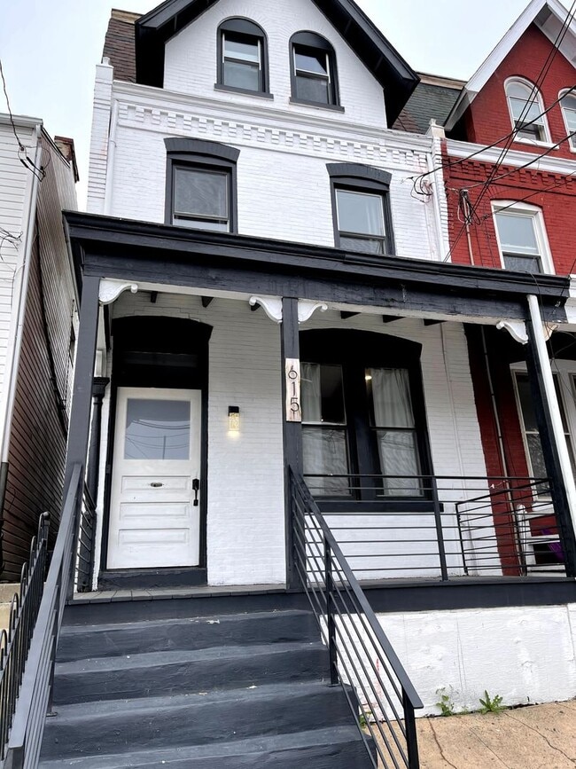 Building Photo - 615 W Orange St