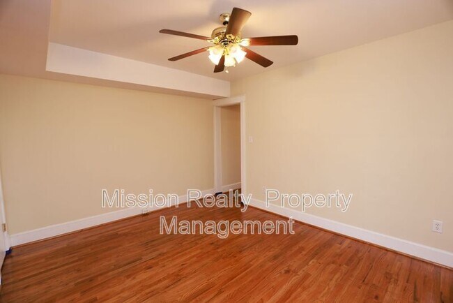 Building Photo - 1400 Bainbridge St