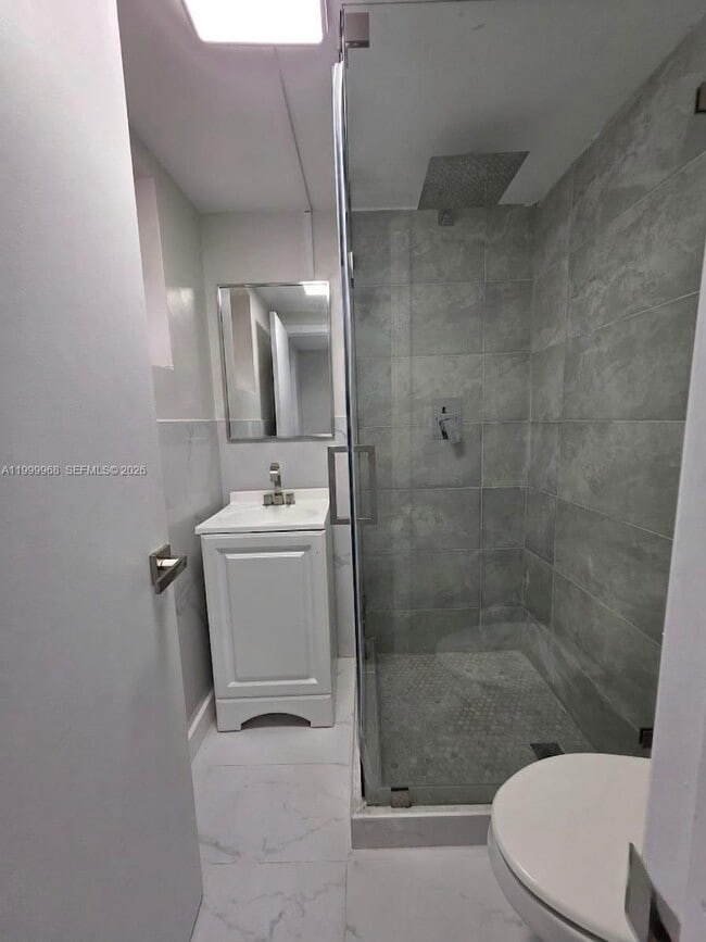 Building Photo - 16400 NE 17th Ave