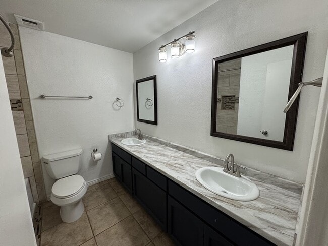 Building Photo - 4329 W Garden Dr