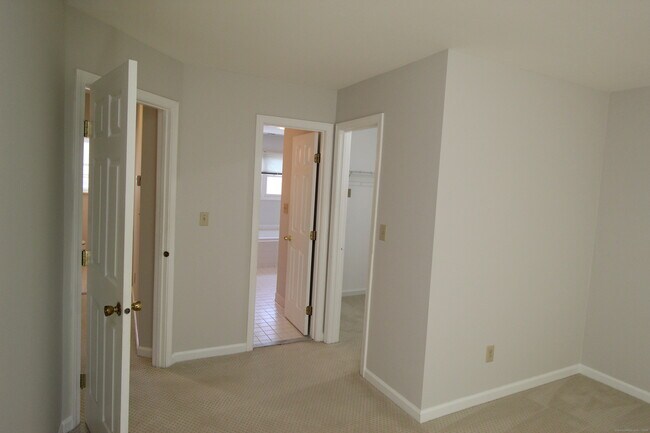 Building Photo - 42 Greystone