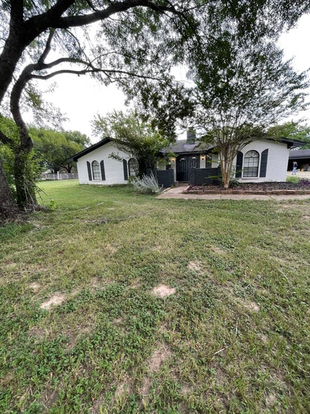 Primary Photo - 10510 Hidden Lake Ln