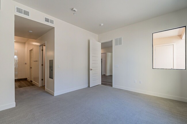 Building Photo - Beautiful One Bedroom in Old Town!