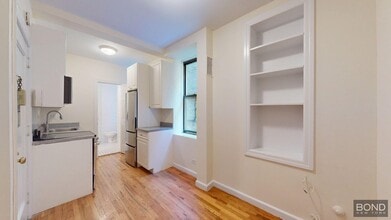 Building Photo - 305 W 45th St