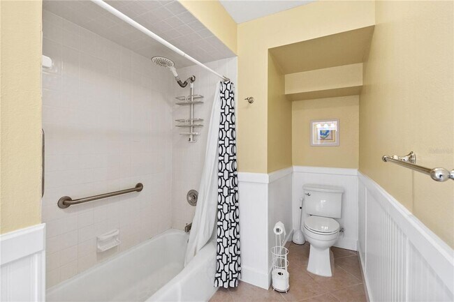 Building Photo - 7860 Holiday Dr