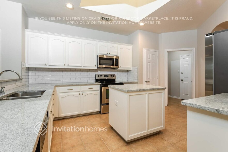 Building Photo - 6101 Farrah Dr
