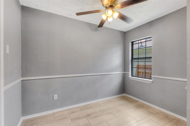 Building Photo - 619 Leicester Ln