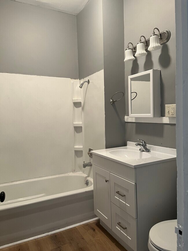 Building Photo - 400 W Allen St