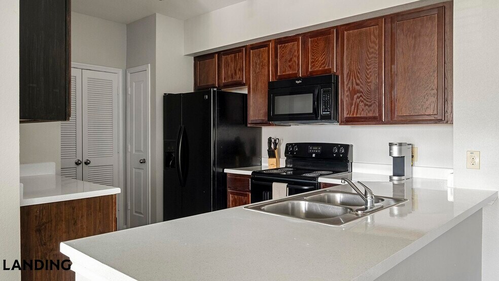 Building Photo - 14807 Woodland Hills Dr