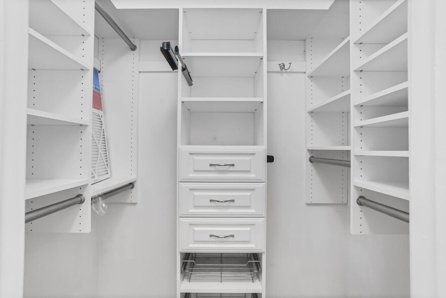 Building Photo - 7607 Colony Lake Dr