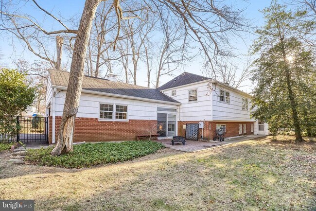 Building Photo - 9232 Forest Haven Dr