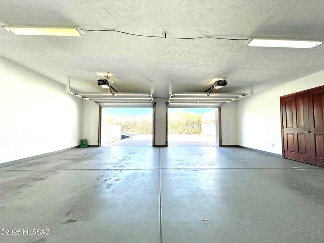 Building Photo - 12825 E Cape Horn Dr