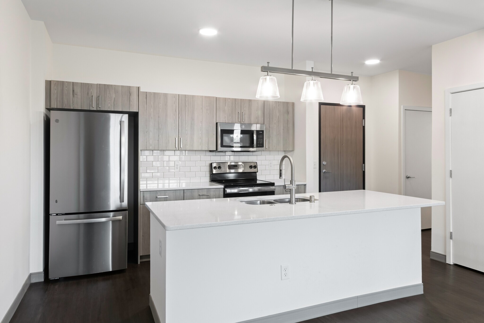 Building Photo - 2420 E Capitol Dr