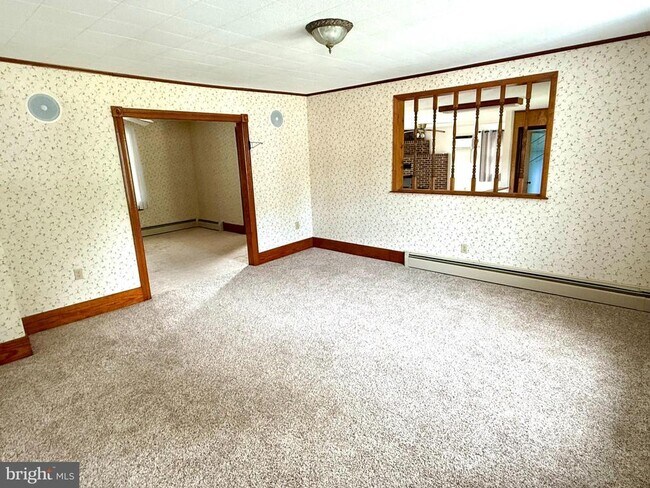 Building Photo - 329 Tyrone St