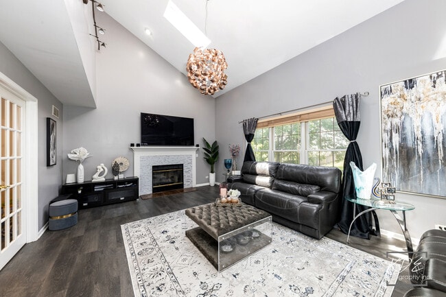Building Photo - 3730 Baybrook Dr