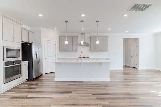 Building Photo - Light & Bright 4BR 3BA house in Tryon, Wak...