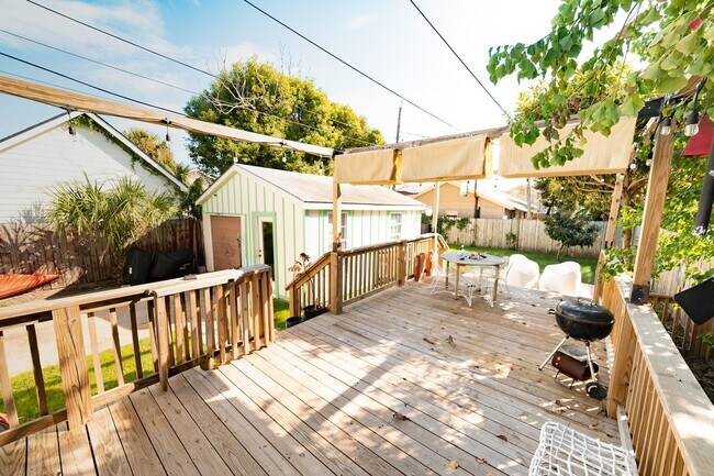 Building Photo - 3715 Avenue S 1/2