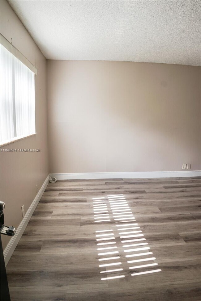 Building Photo - 4280 Woodside Dr