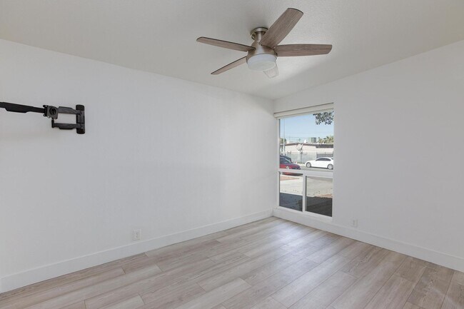 Building Photo - Stylish 4-Bedroom Single-Story Home with M...