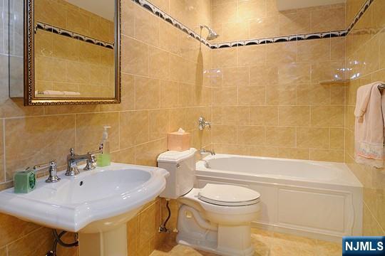 Building Photo - 417 N Woodland St