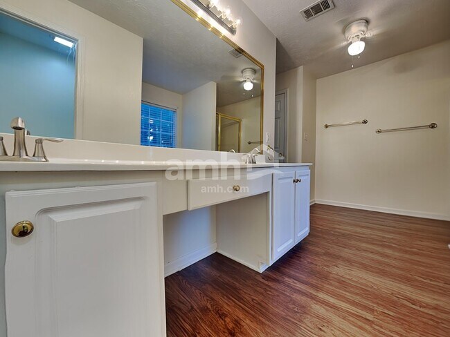 Building Photo - 1831 Green Oak Cir