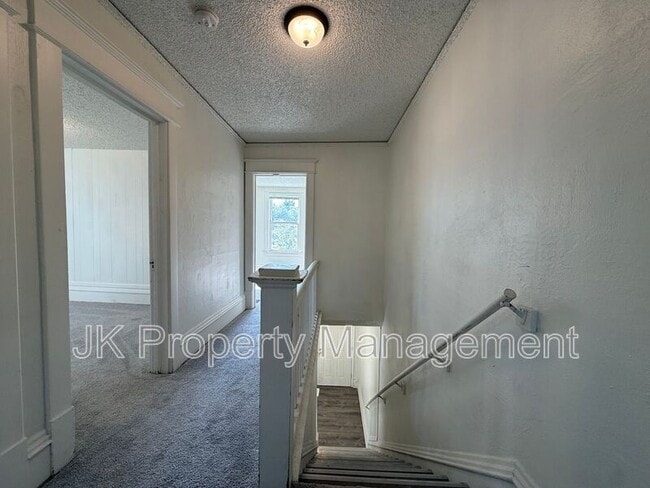 Building Photo - 911 5th Ave N