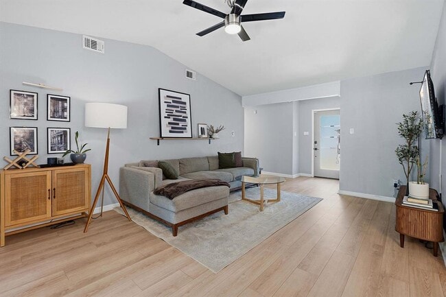 Building Photo - 5804 Brook Valley Dr