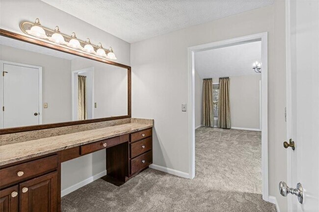 Building Photo - 2420 Castle Ln NE