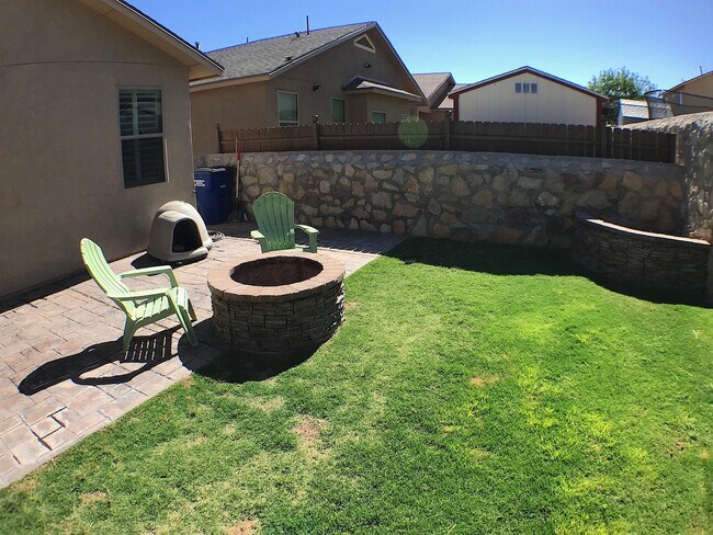 Building Photo - Sandstone Ranch Estates 4 Bed/2Bath with Refrig A/C