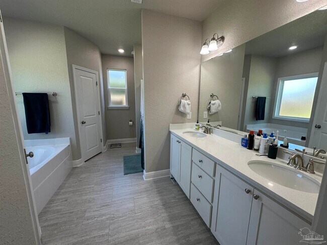 Building Photo - 5365 Parkside Dr