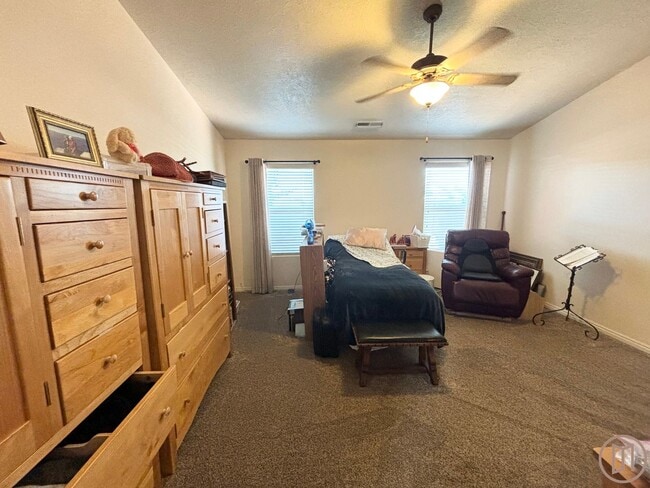 Building Photo - Snow Canyon Home!