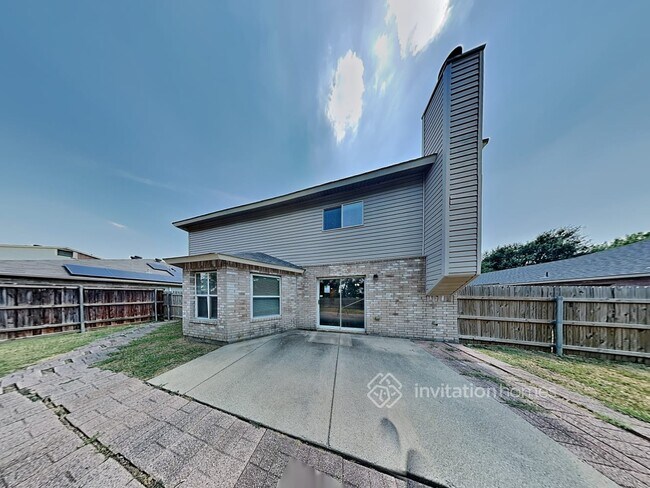 Building Photo - 12002 Peachtree Ln