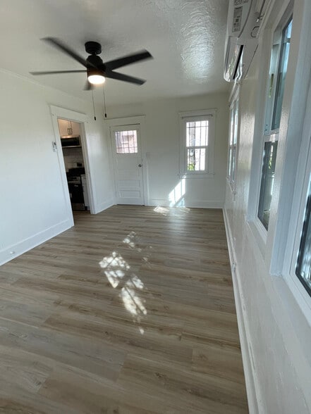 Building Photo - 515 N Burlington Ave