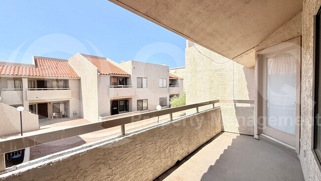 Building Photo - 11666 N 28th Dr