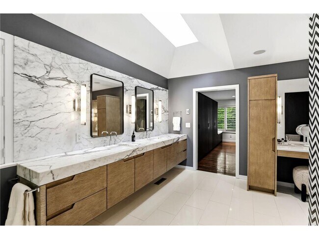 Building Photo - 20650 Bayview Ct