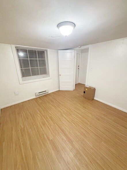 Building Photo - 310 SE Spring St