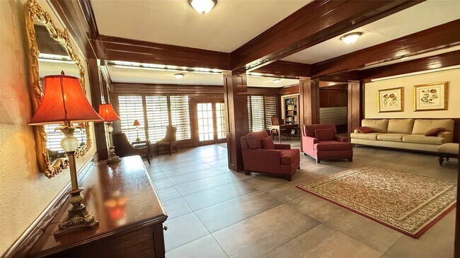 Building Photo - 2425 Underwood St